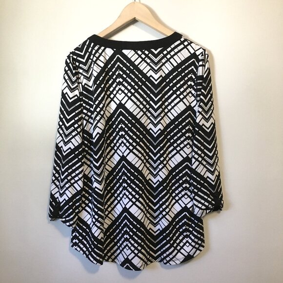 Ricki's Retro B&W Zigzag Stretchy Tunic Shirt - Picture 2 of 16